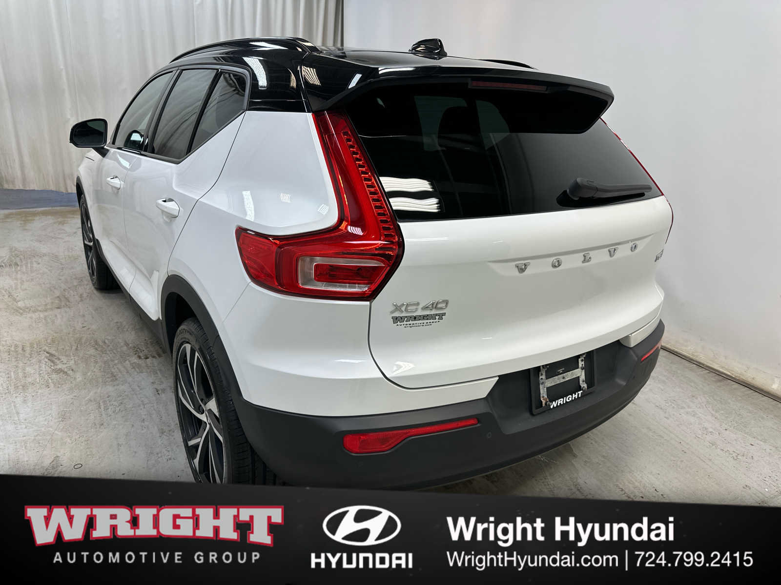 Used 2022 Volvo XC40 T5 R-Design AWD/4WD image 4