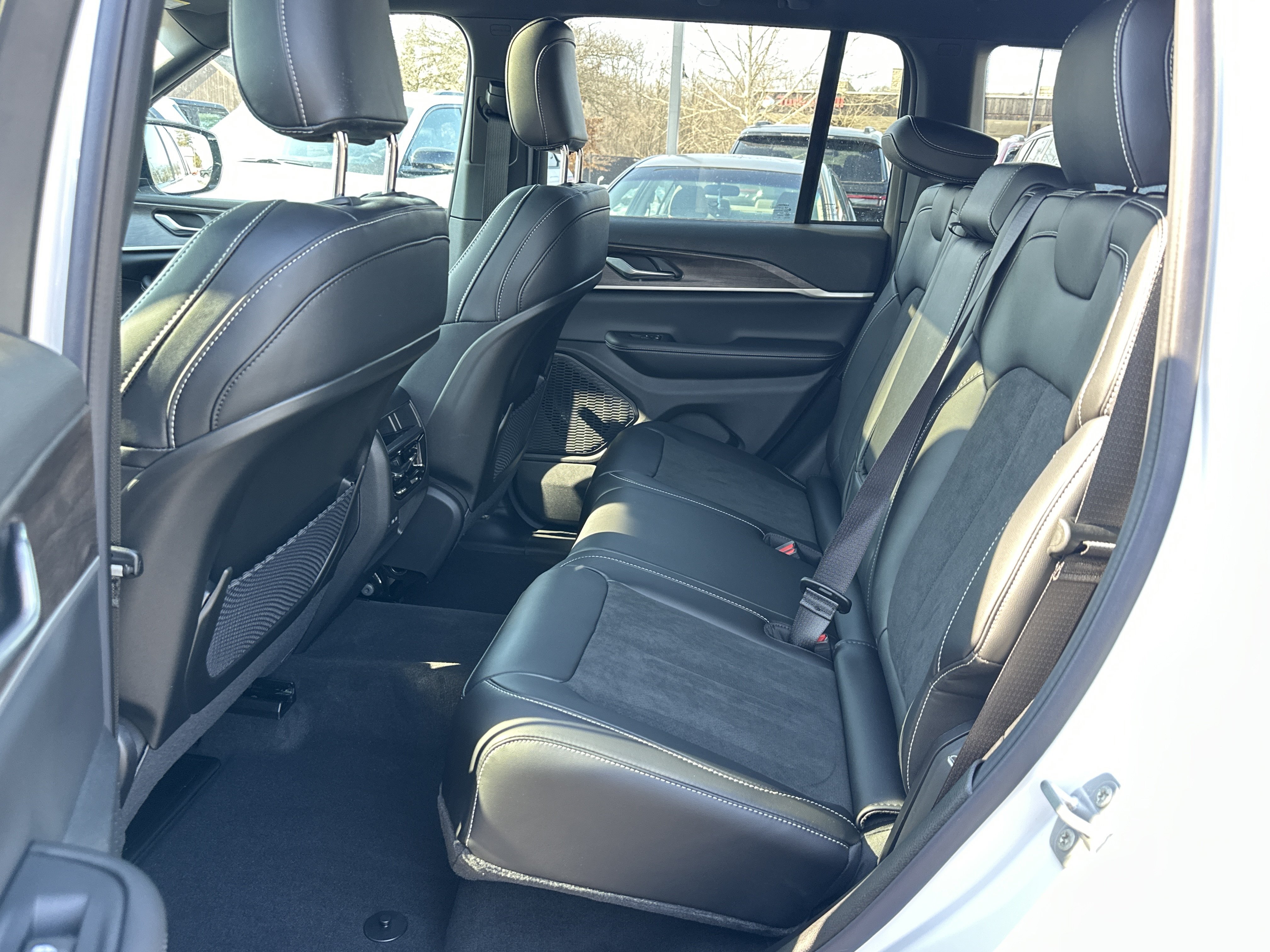 New 2026 Jeep Grand Cherokee Altitude AWD/4WD image 25