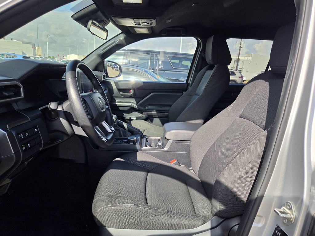 Used 2025 Toyota 4Runner SR5 AWD/4WD image 26