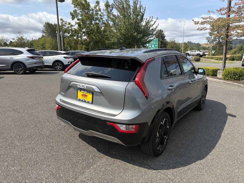 Used 2024 Kia Niro Wind w/ Wind Preserve Package FWD image 9