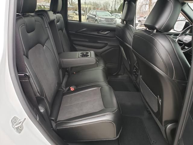 Used 2024 Jeep Grand Cherokee Altitude image 20