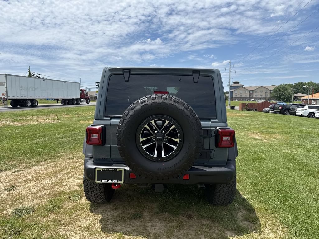 Used 2025 Jeep Wrangler Unlimited Rubicon w/ XTREMEE 35" Tire Package AWD/4WD image 18