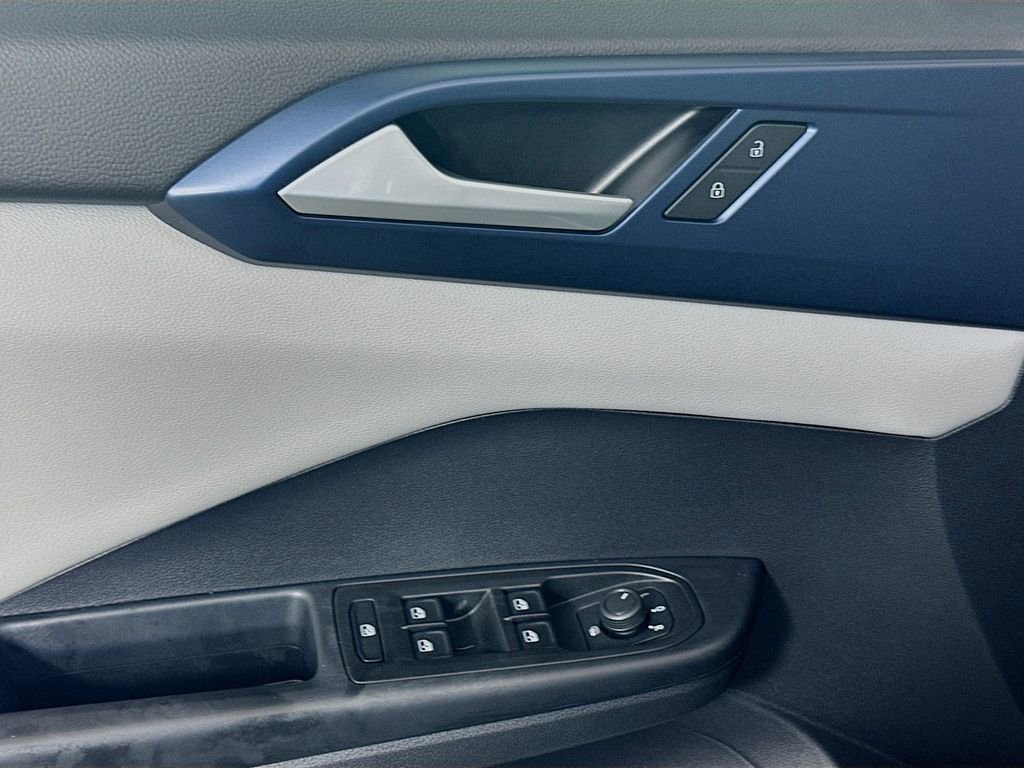 Used 2023 Volkswagen Taos SE image 17