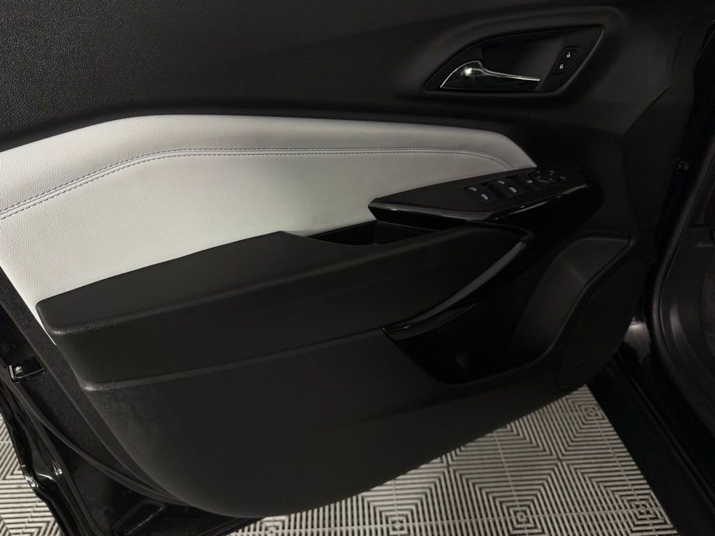 Used 2025 Chevrolet Trax LT w/ LT Convenience Package FWD image 25