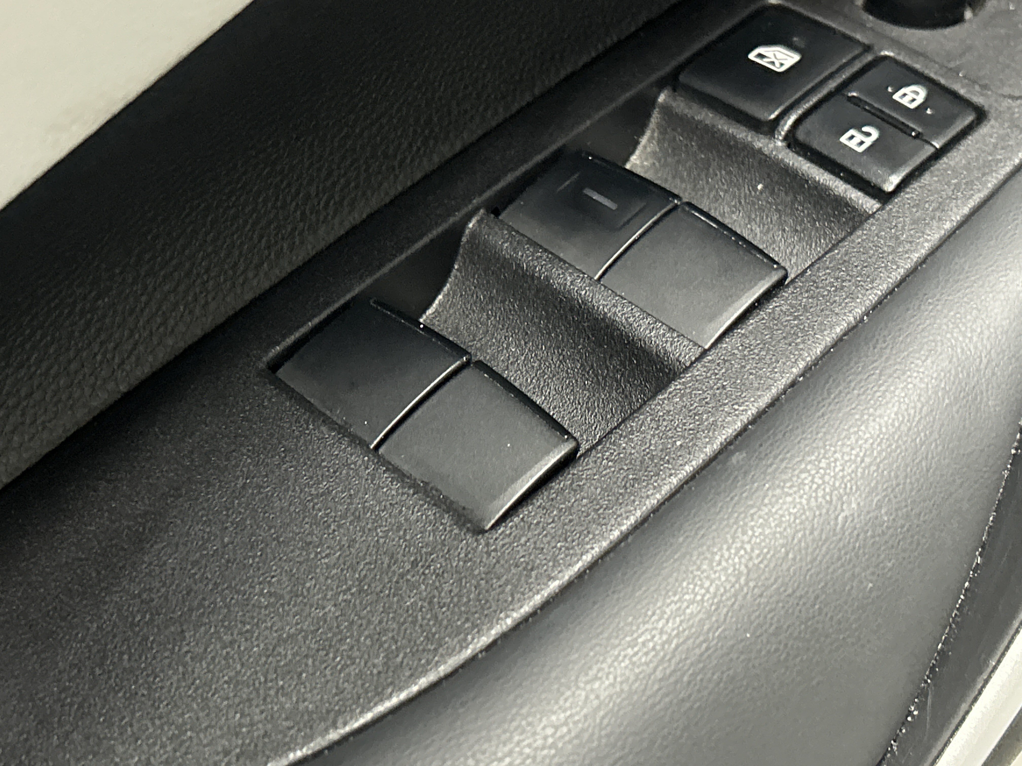Used 2025 Toyota Corolla SE w/ Convenience Package FWD image 15