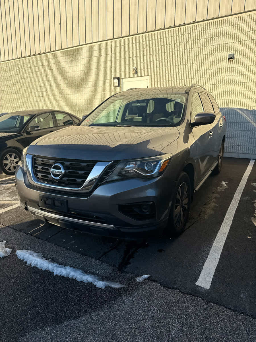 Used 2017 Nissan Pathfinder S image 3