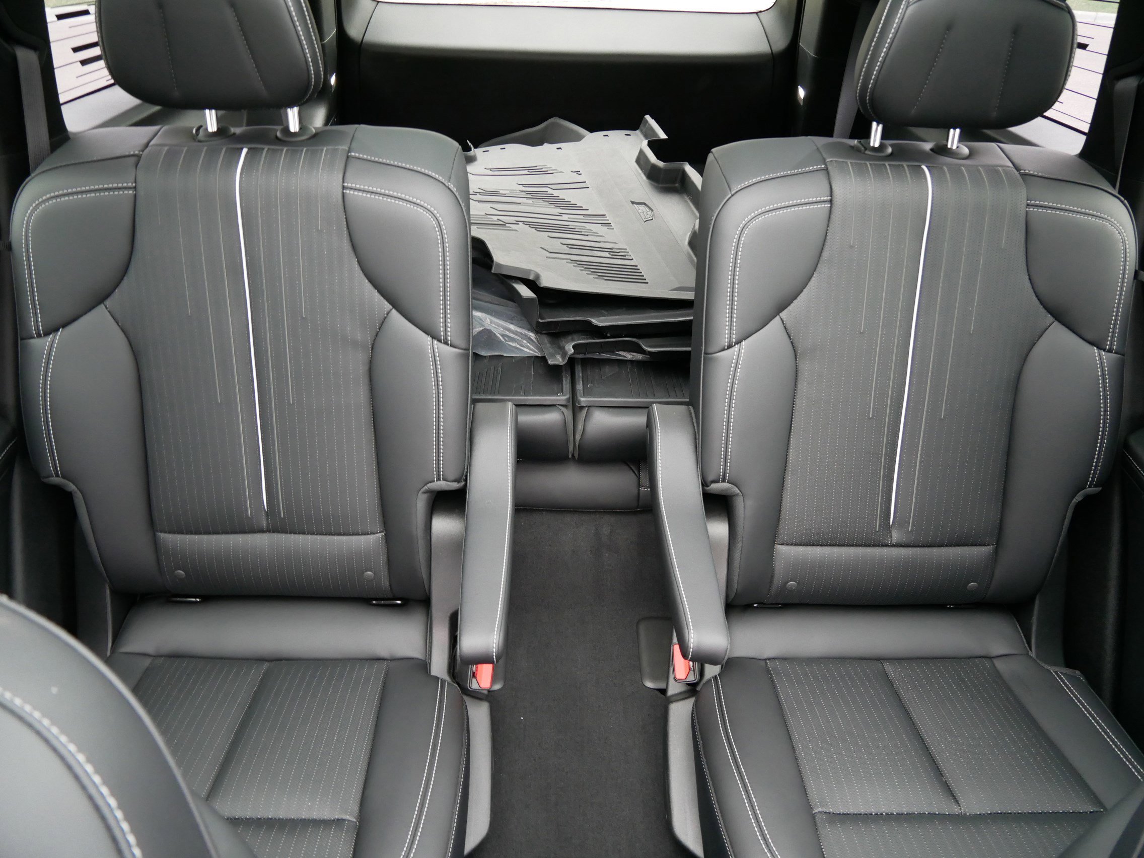 Certified 2026 Cadillac Vistiq Sport w/ LPO, Floor Liner Package AWD/4WD image 14