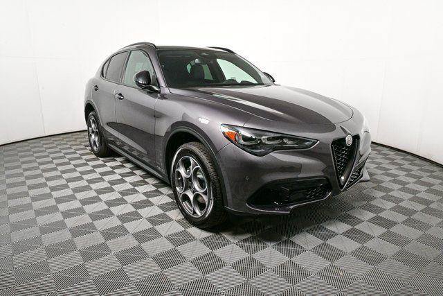 New 2025 Alfa Romeo Stelvio Sprint w/ Convenience Package AWD/4WD image 6