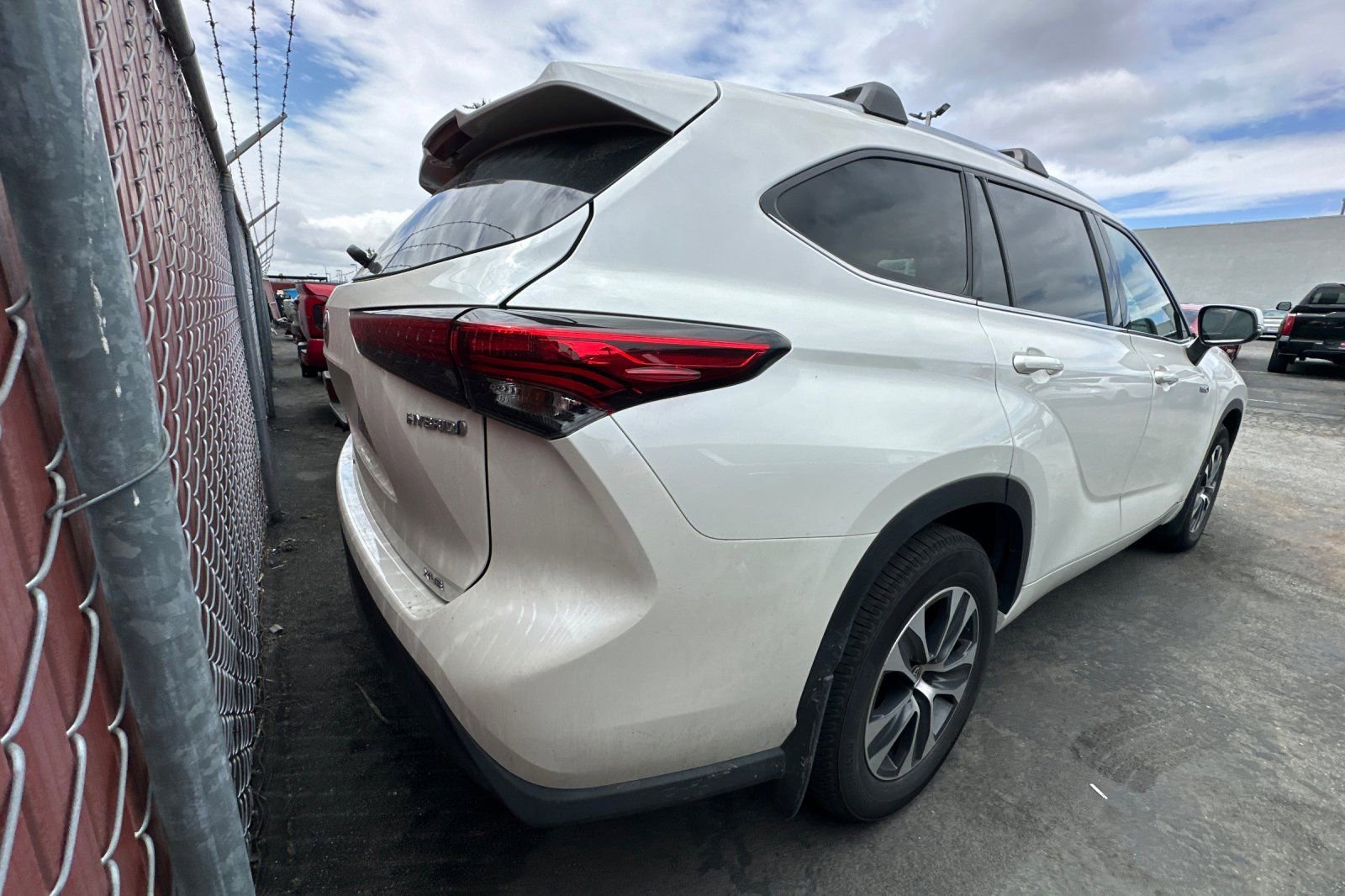 Used 2020 Toyota Highlander XLE AWD/4WD image 6