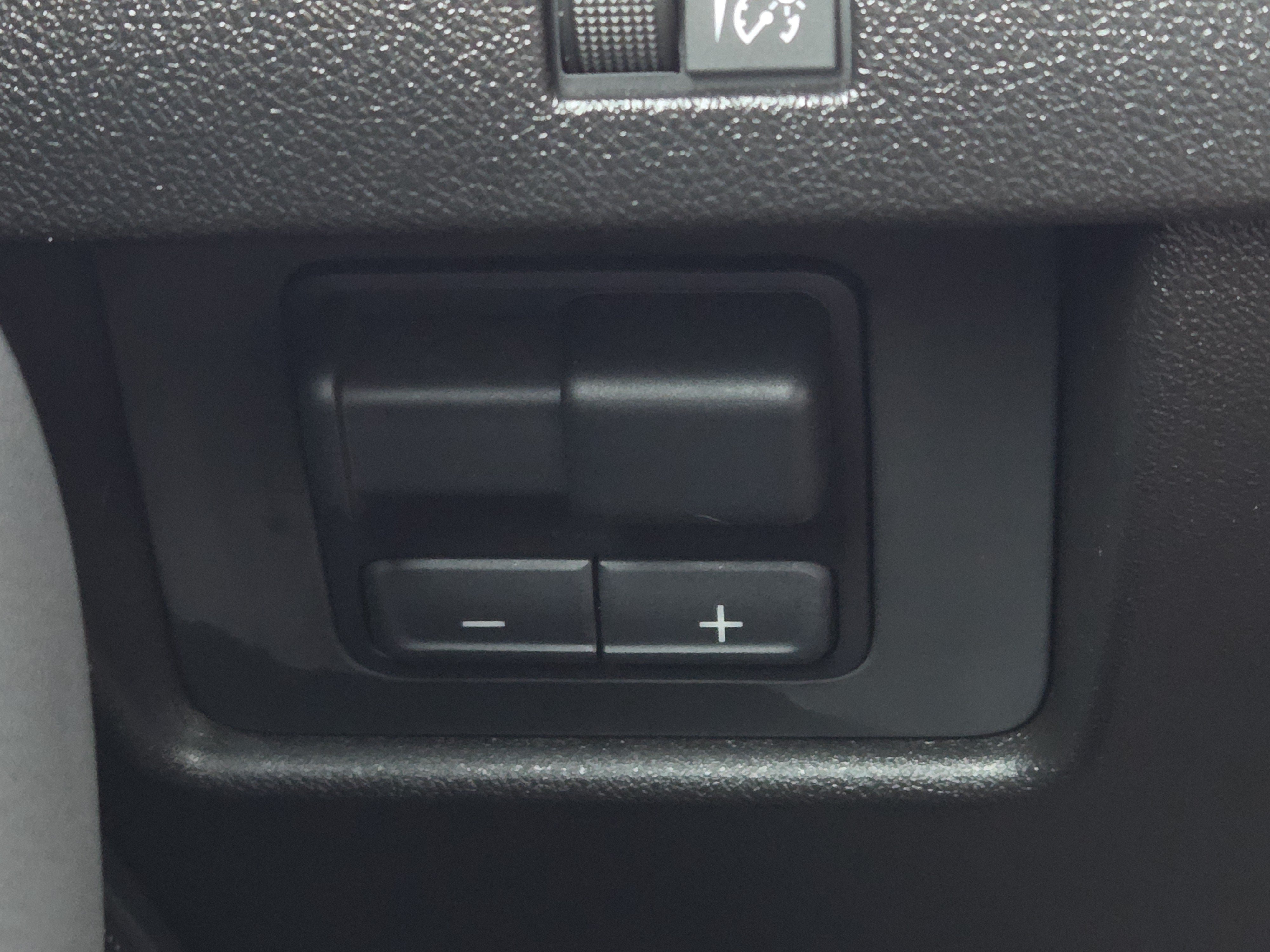 Used 2026 Chevrolet Colorado ZR2 w/ Technology Package AWD/4WD image 18
