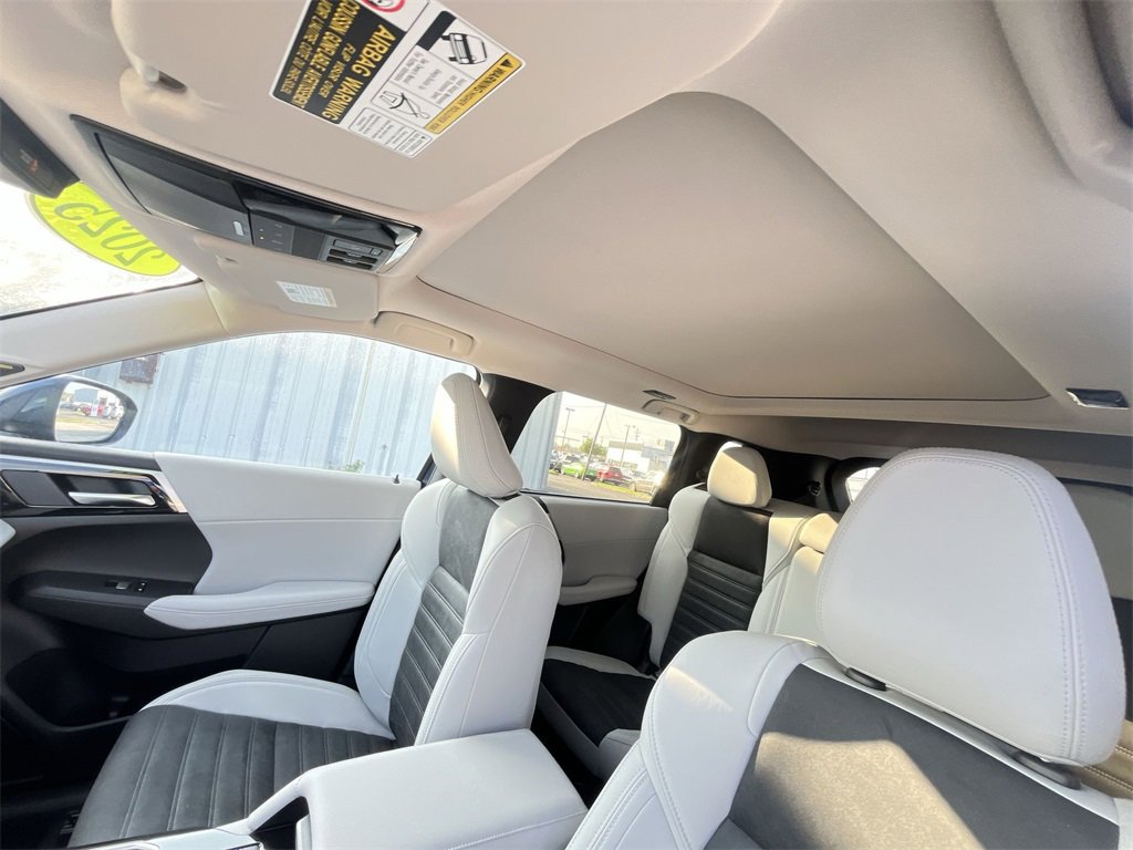 New 2025 Mitsubishi Outlander SE image 22