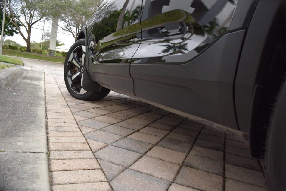 Used 2020 Volvo XC40 T5 Momentum w/ Protection Package Premier image 34