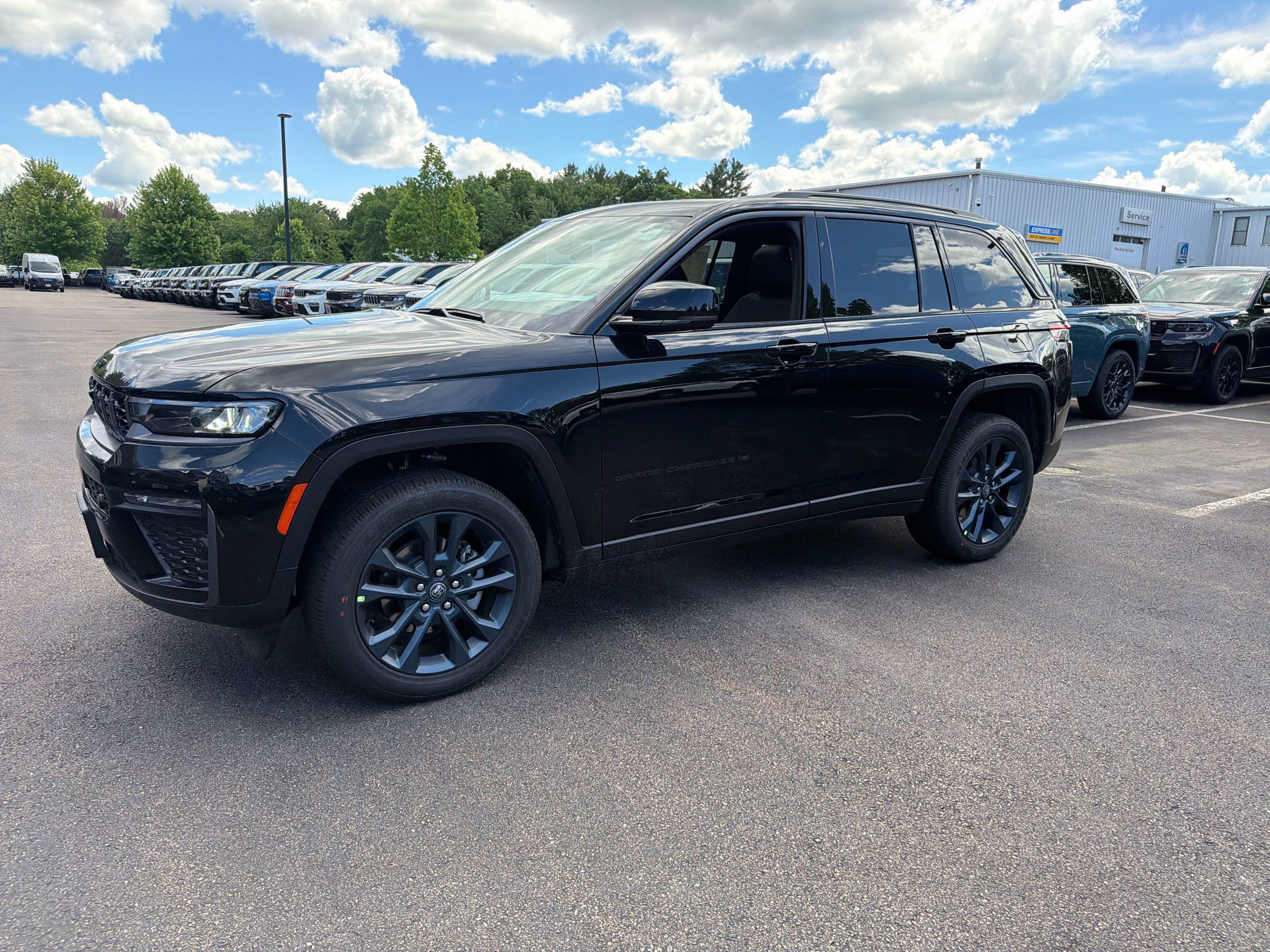 New 2026 Jeep Grand Cherokee Limited AWD/4WD image 4