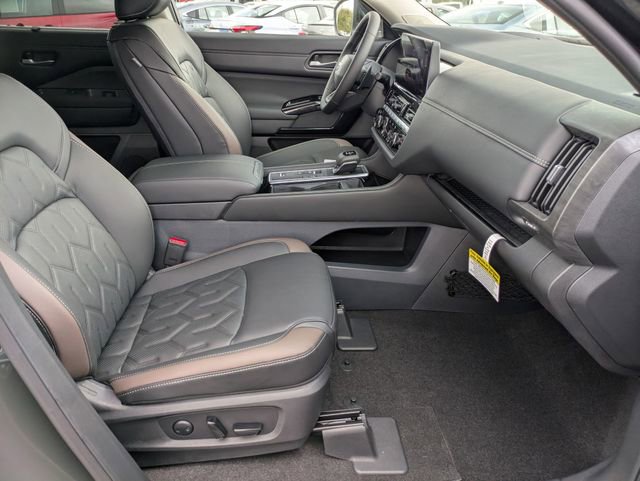 New 2026 Nissan Pathfinder Platinum image 17