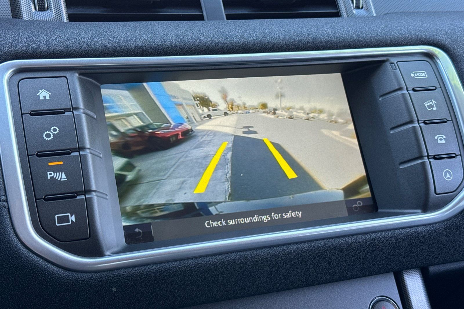 Used 2019 Land Rover Range Rover Evoque SE image 26