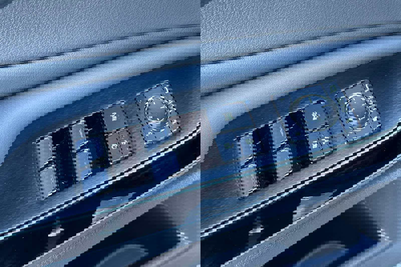 Used 2025 Lexus ES 350 w/ Premium Package image 13