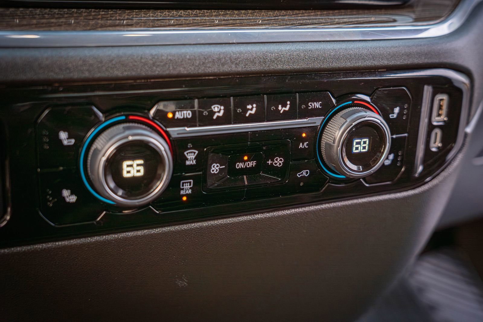 Used 2024 Chevrolet Silverado 2500 LT w/ Convenience Package image 24