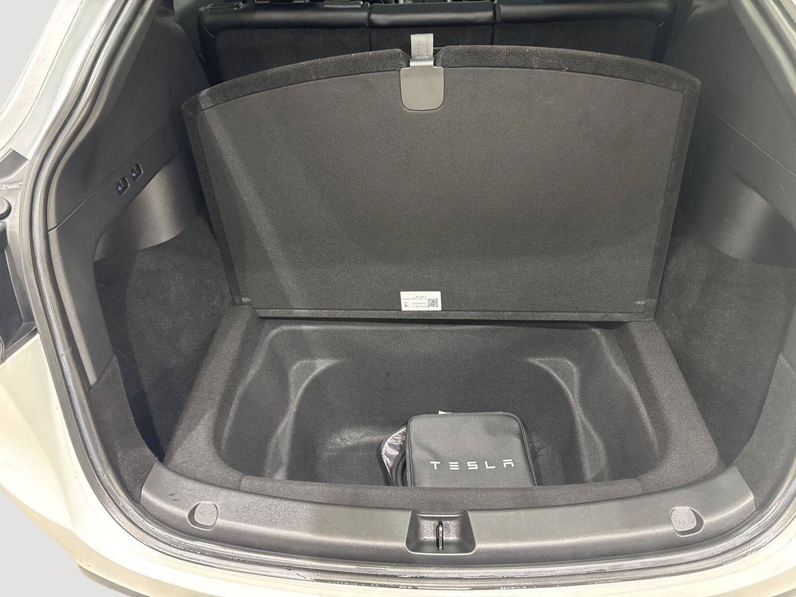 Used 2022 Tesla Model Y Long Range image 14