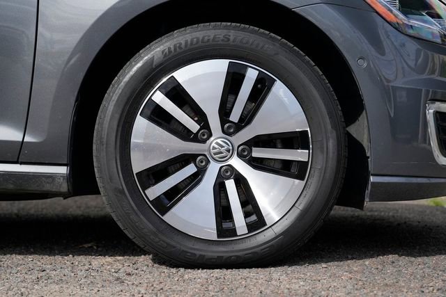 Used 2019 Volkswagen e-Golf SEL Premium image 12
