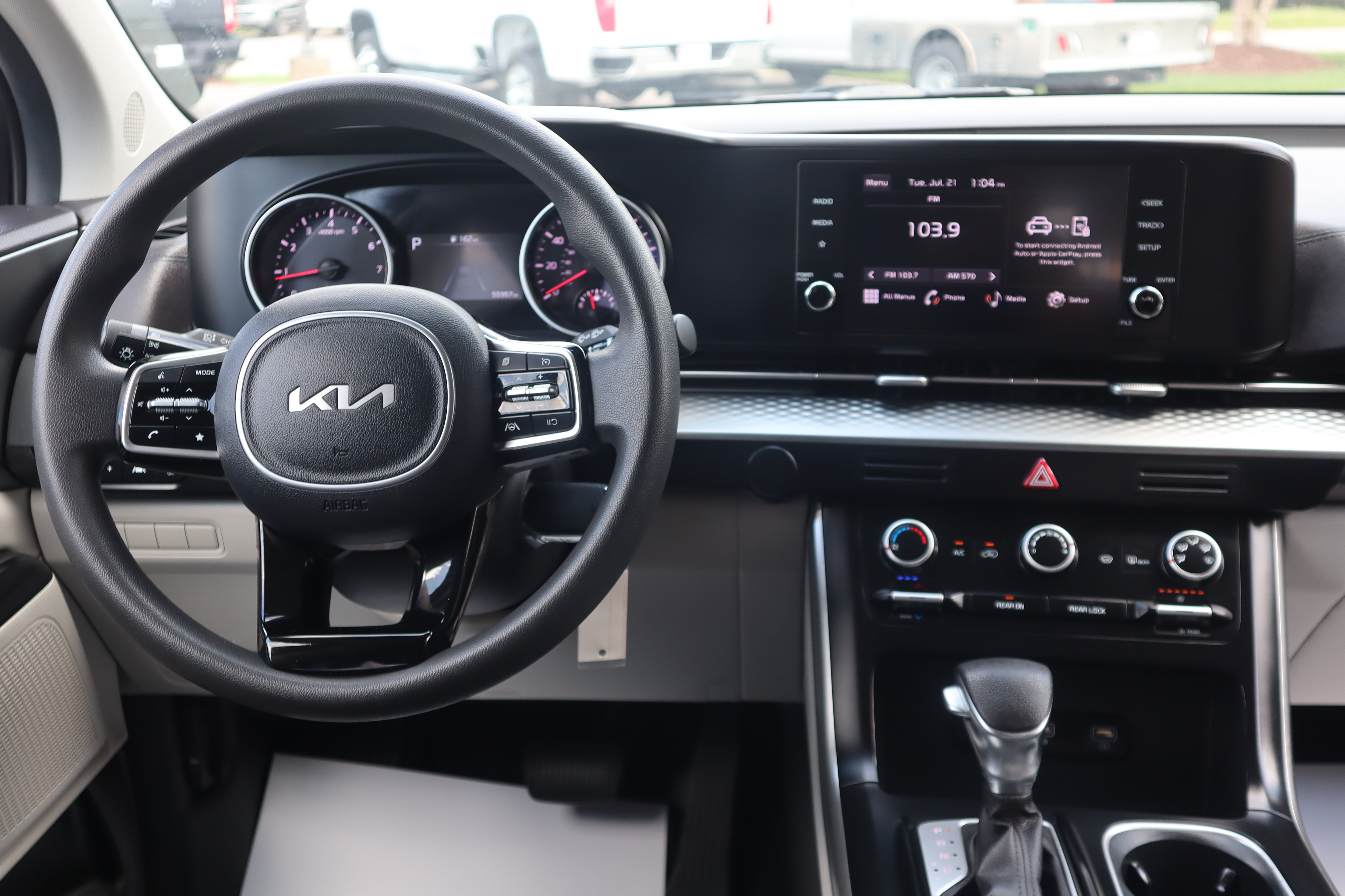 Used 2023 Kia Carnival LX FWD image 11