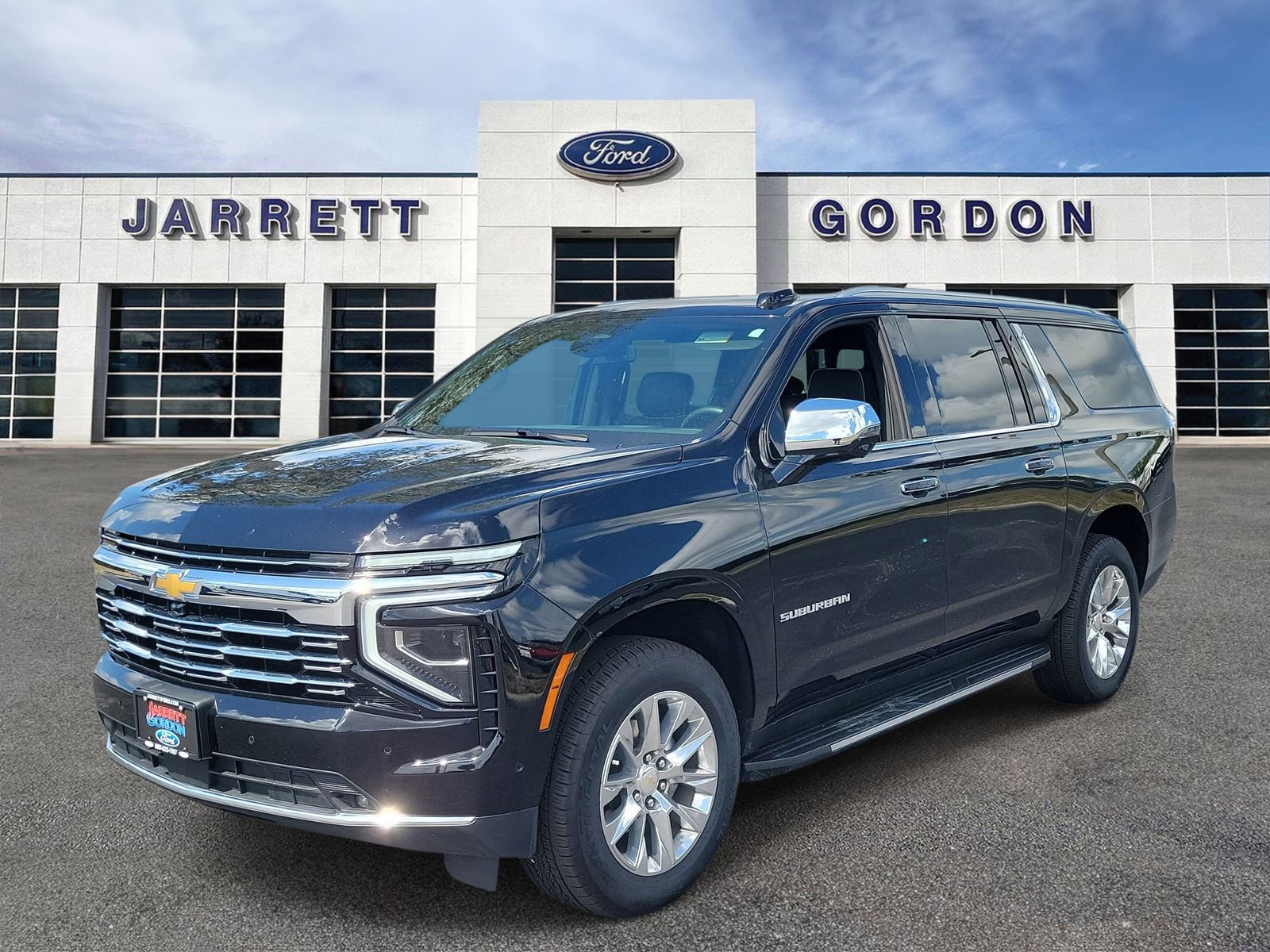 Used 2025 Chevrolet Suburban Premier AWD/4WD image 2