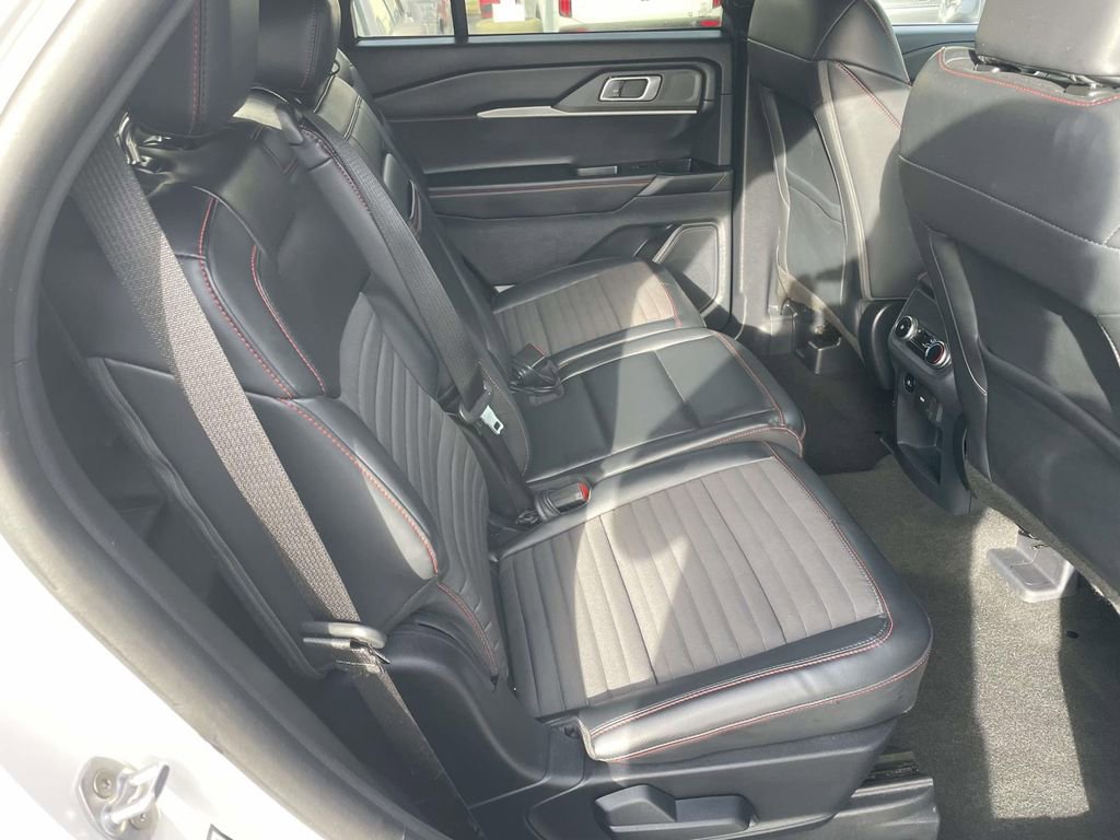 Used 2025 Ford Explorer ST-Line w/ ST-Line Street Pack image 44