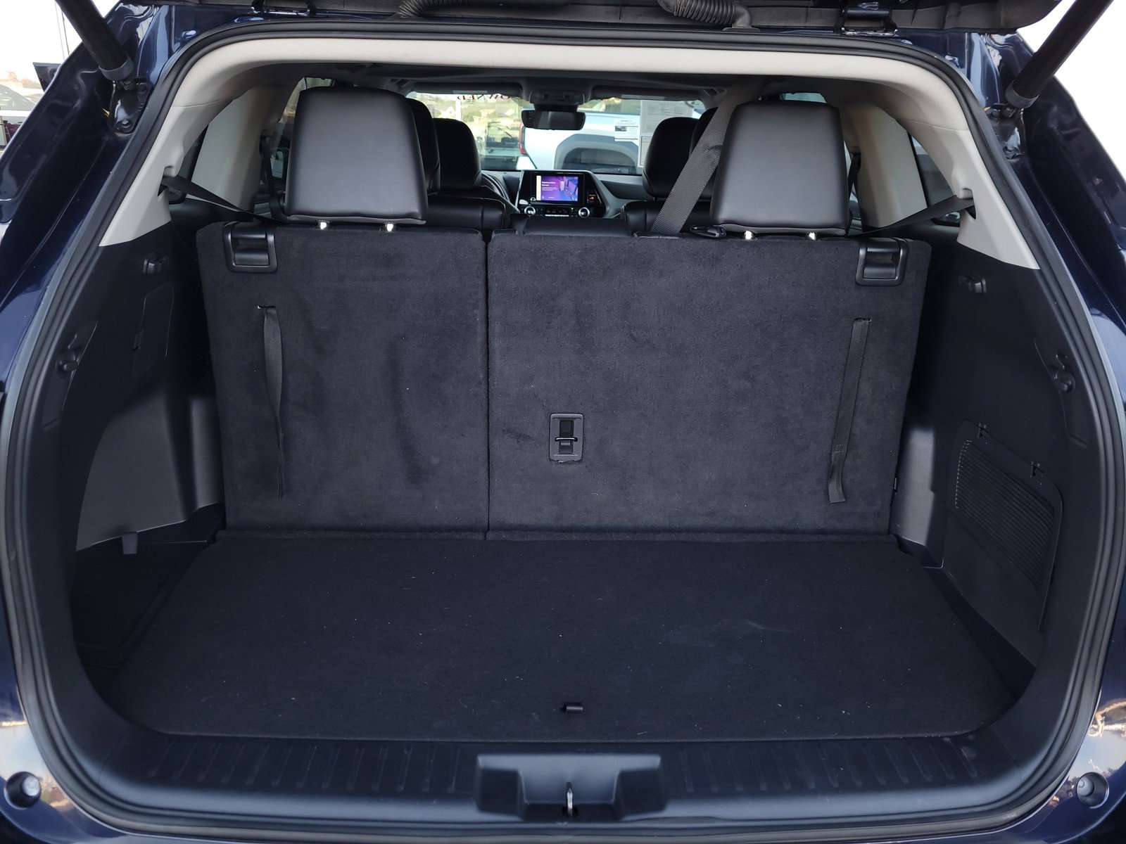 Certified 2023 Toyota Highlander XLE image 27