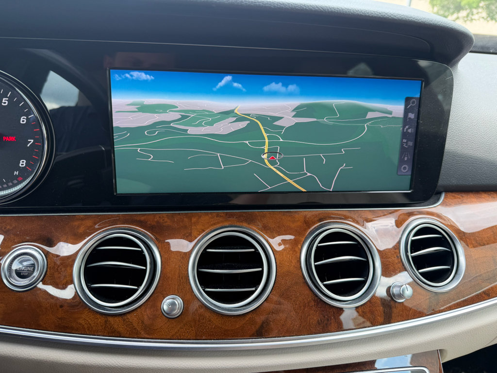 Used 2019 Mercedes-Benz E 300 image 4