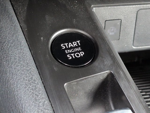 Used 2025 Nissan Kicks SV FWD image 25