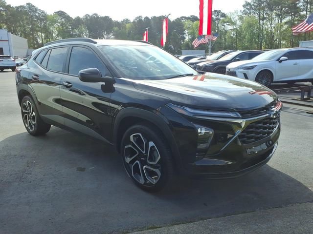 Used 2025 Chevrolet Trax RS w/ Sunroof Package FWD image 1