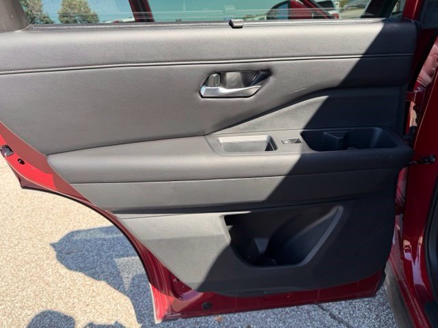 Used 2024 Nissan Pathfinder SL AWD/4WD image 26