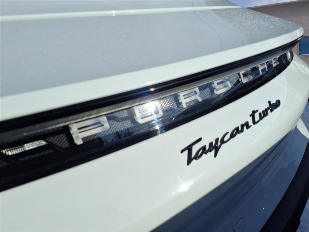 Used 2020 Porsche Taycan image 6