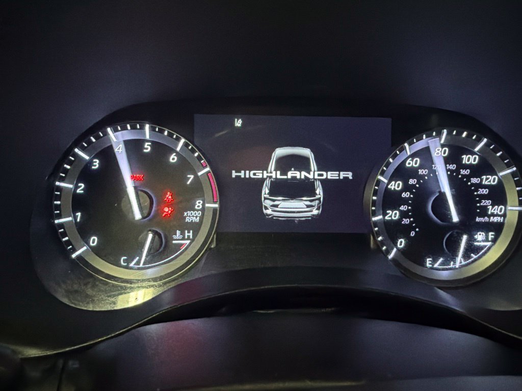 Used 2022 Toyota Highlander XLE AWD/4WD image 25
