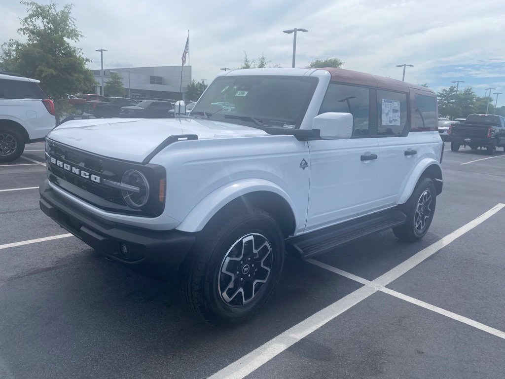 New 2026 Ford Bronco Outer Banks AWD/4WD image 3
