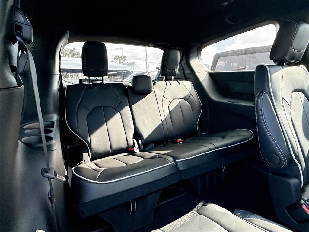 New 2026 Chrysler Pacifica Limited w/ S Appearance Package image 30