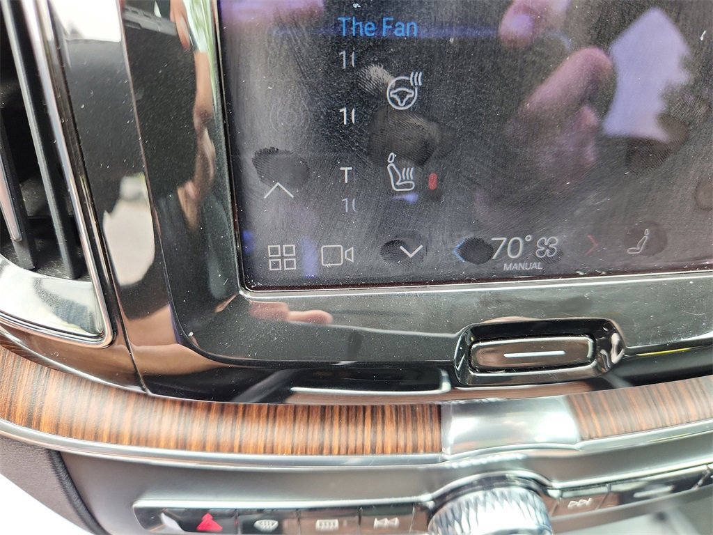 Used 2023 Volvo XC60 B5 Plus image 16