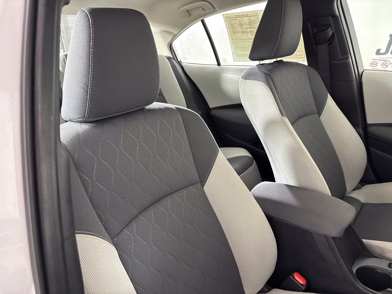 Used 2025 Toyota Corolla LE FWD image 30