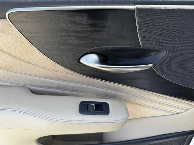 Used 2023 Lexus LS 500 w/ Accessory Package (Z2) RWD image 35
