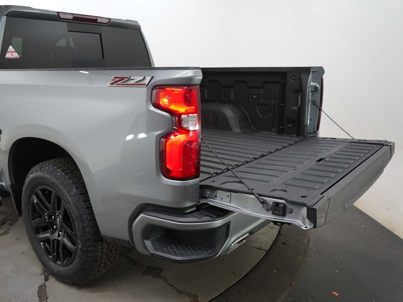 Used 2024 Chevrolet Silverado 1500 RST w/ Convenience Package II AWD/4WD image 9