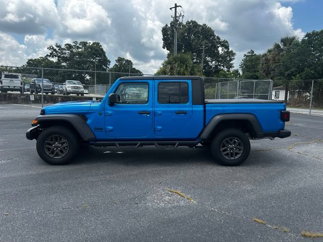 Used 2025 Jeep Gladiator Sport AWD/4WD image 2