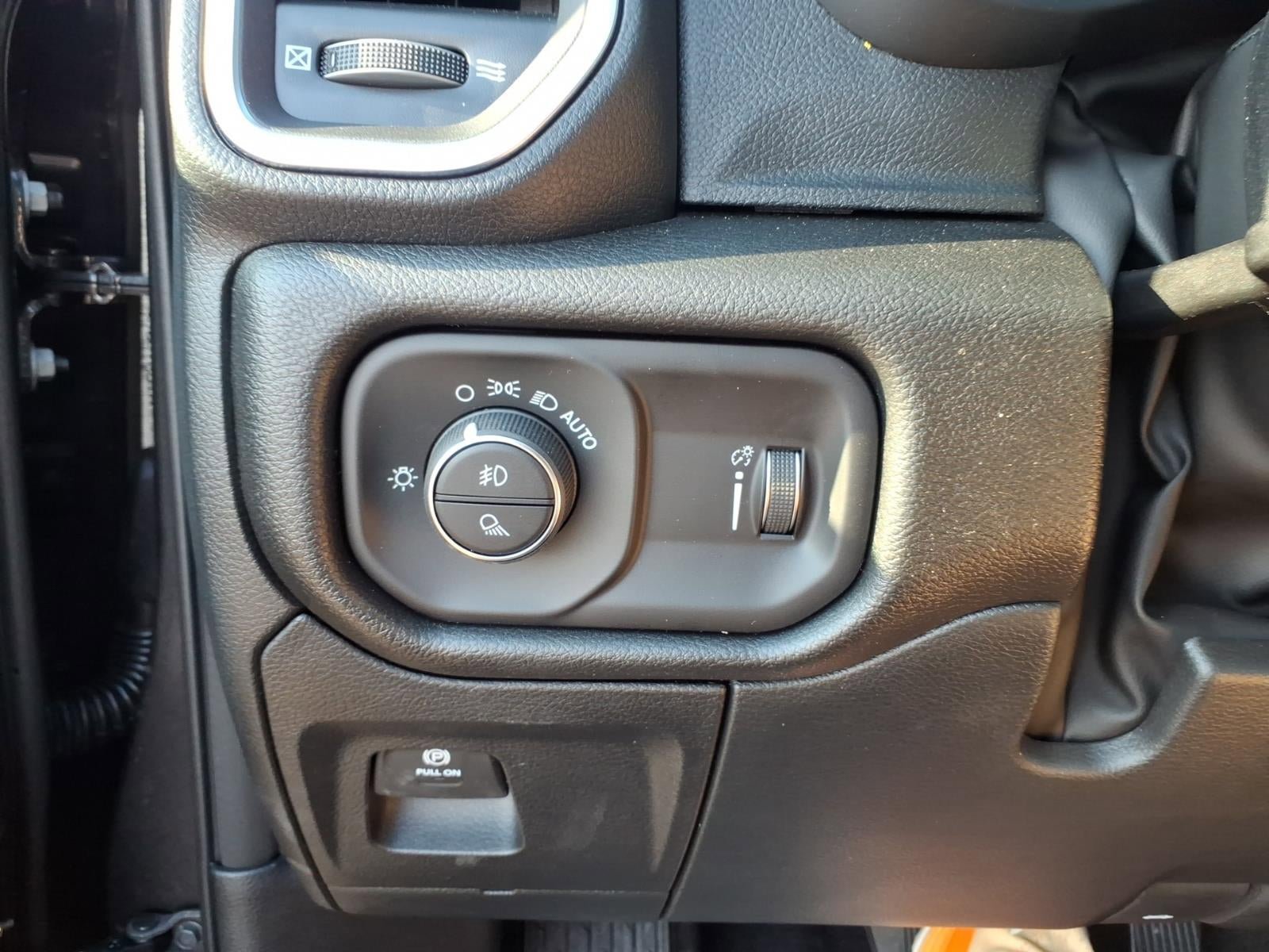 New 2026 RAM 1500 Express AWD/4WD image 16