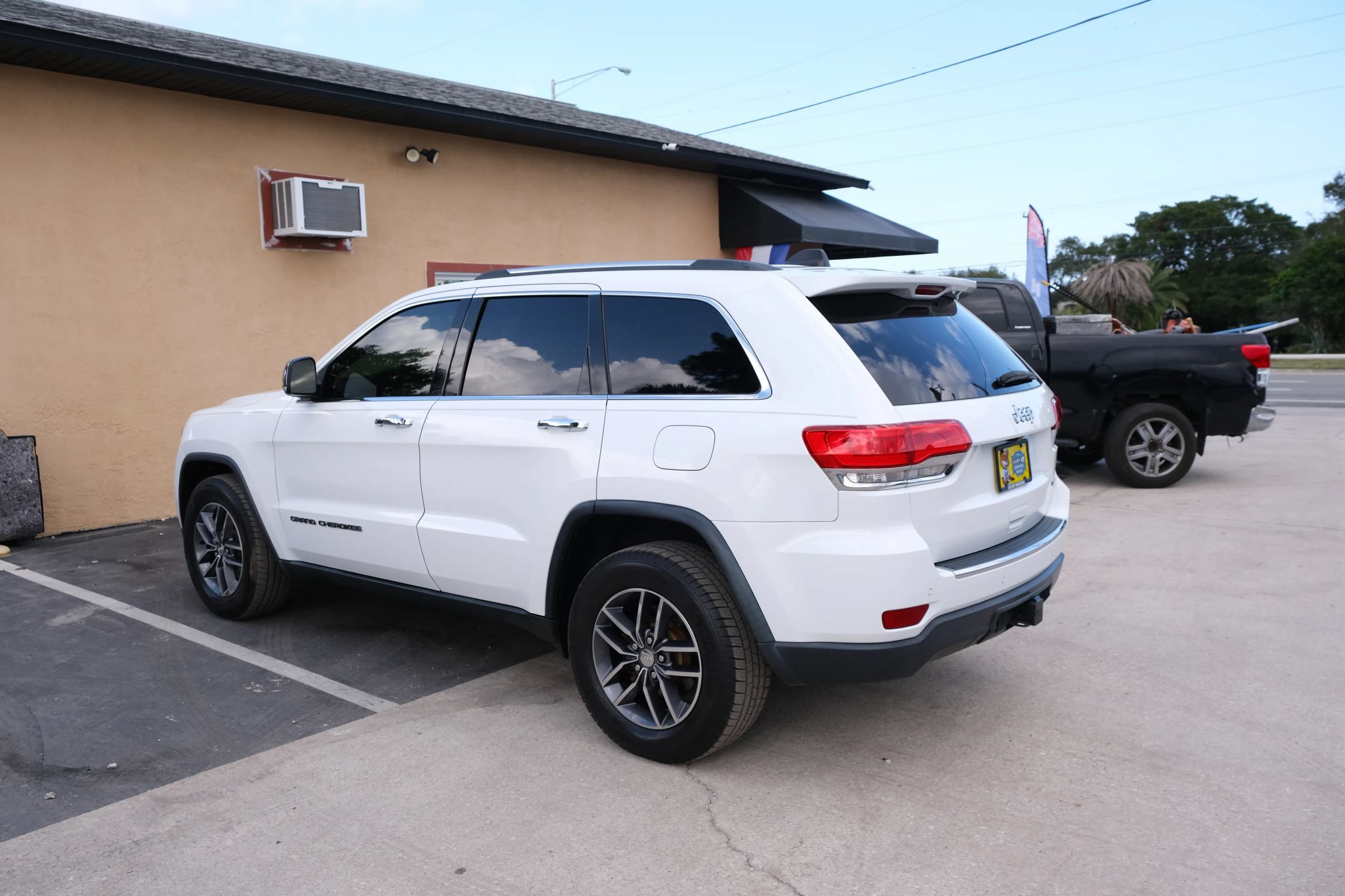 Used 2017 Jeep Grand Cherokee Limited w/ Trailer Tow Group IV RWD image 4