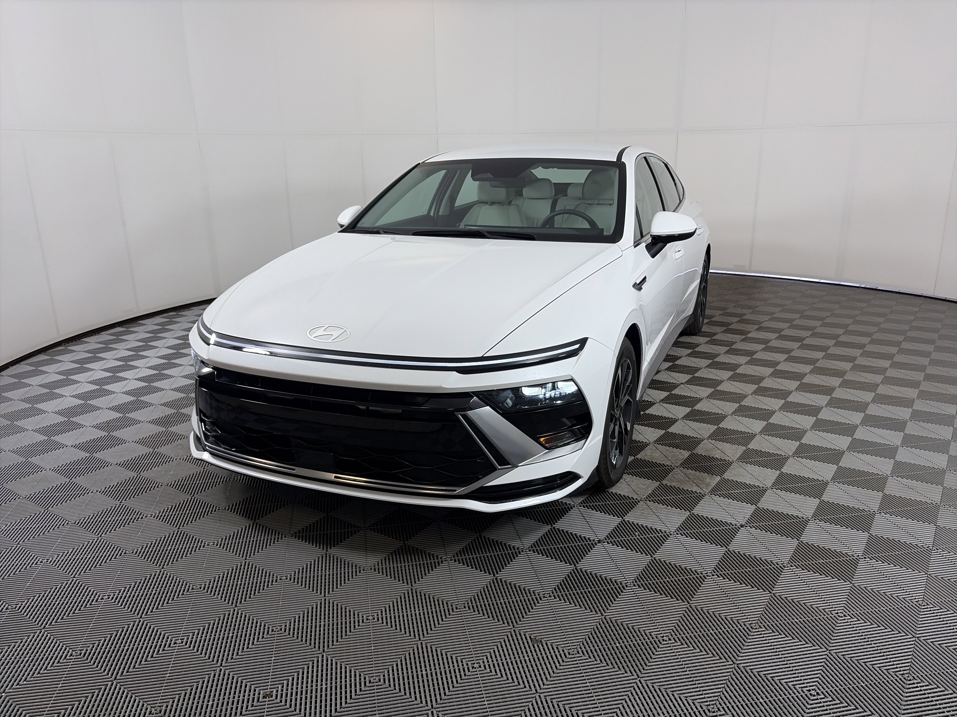 Used 2024 Hyundai Sonata SEL image 2