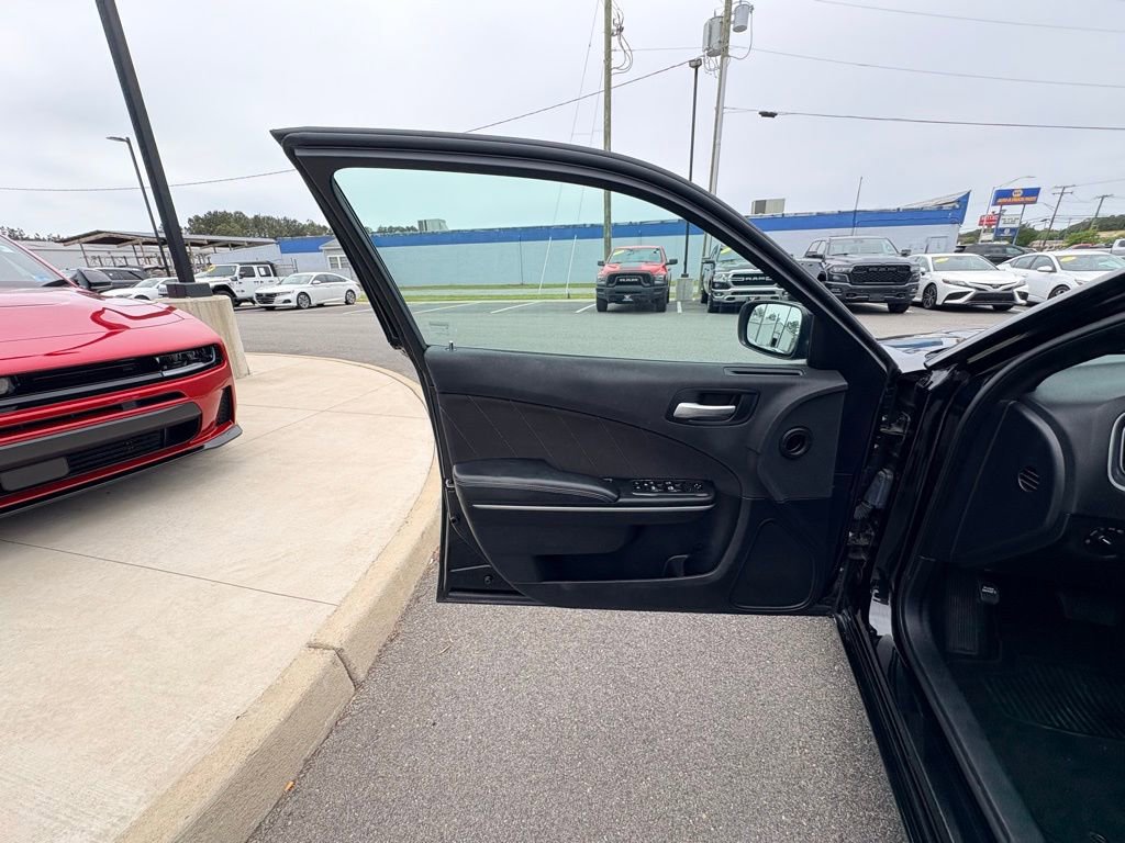 Used 2020 Dodge Charger SXT RWD image 14