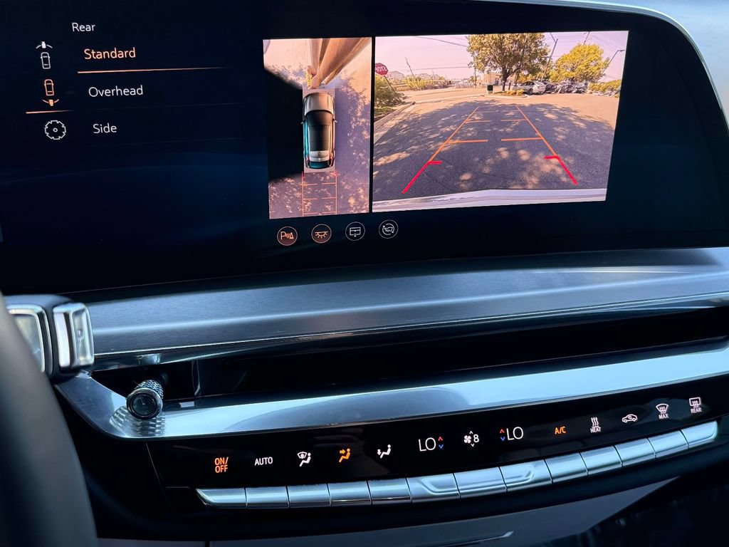Used 2024 Cadillac Lyriq Luxury RWD image 7