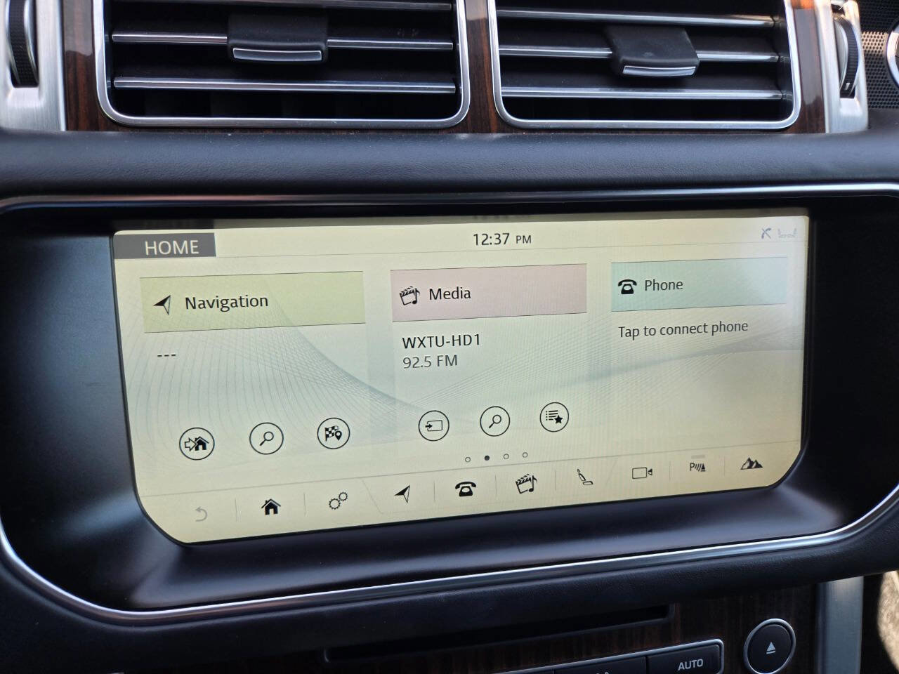 Used 2017 Land Rover Range Rover HSE image 18