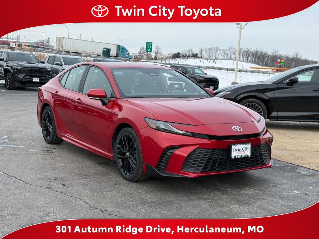 Certified 2025 Toyota Camry SE image 1
