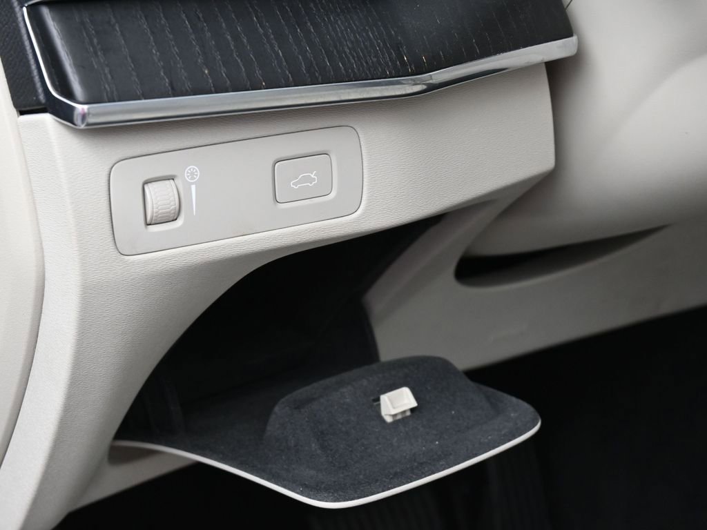 Used 2020 Volvo XC90 T5 Momentum w/ Protection Package image 14