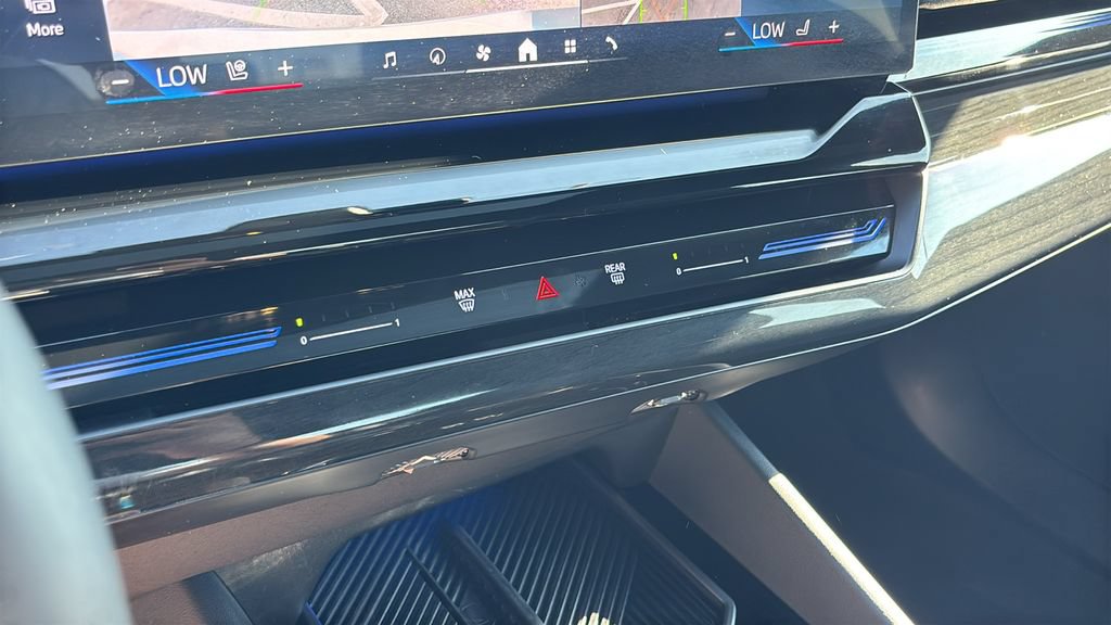 Used 2026 BMW 530i xDrive AWD/4WD image 23