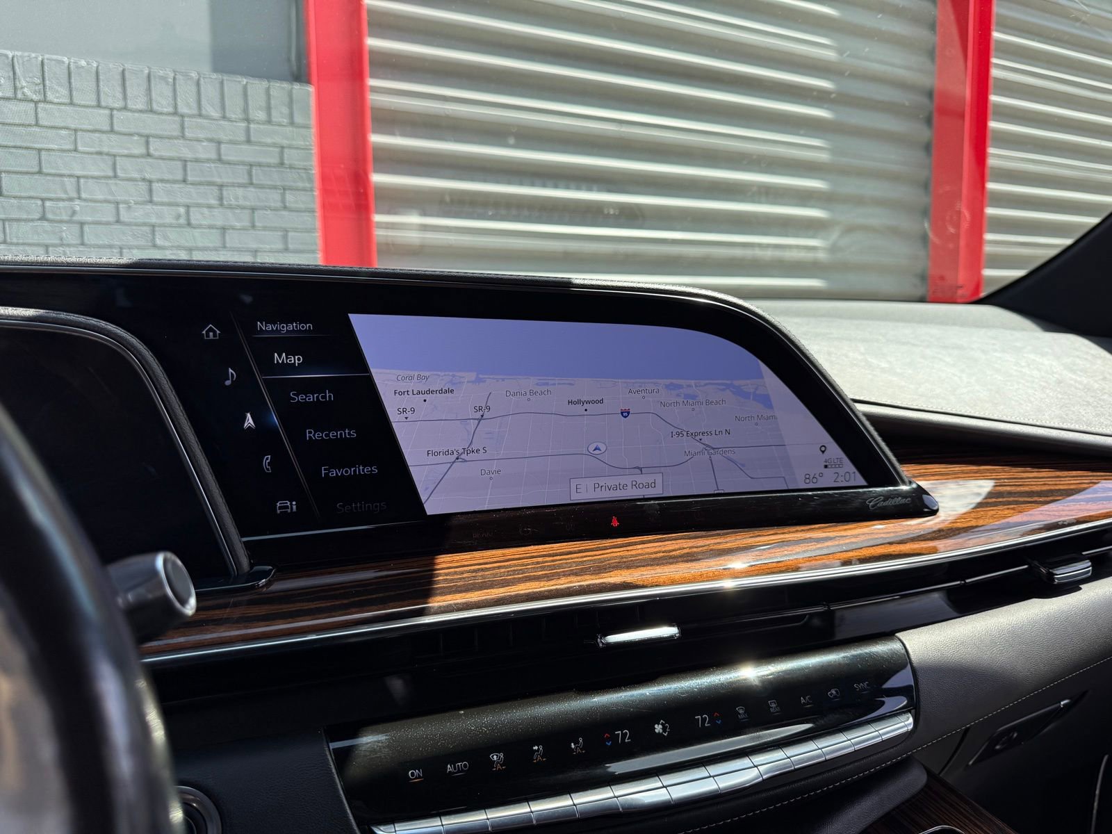 Used 2023 Cadillac Escalade Premium Luxury image 31